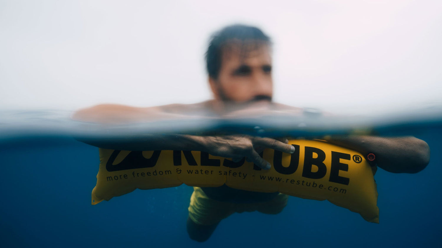 Swimmer saves colleague with Restube