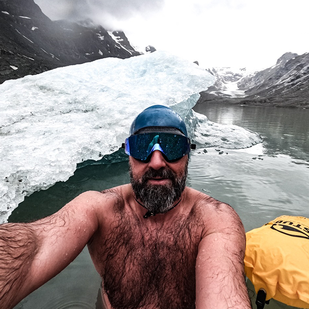 Ice swimmer Josef Köberl in a glacier lake – facing extreme cold with RESTUBE by his side, proving freedom starts with safety.