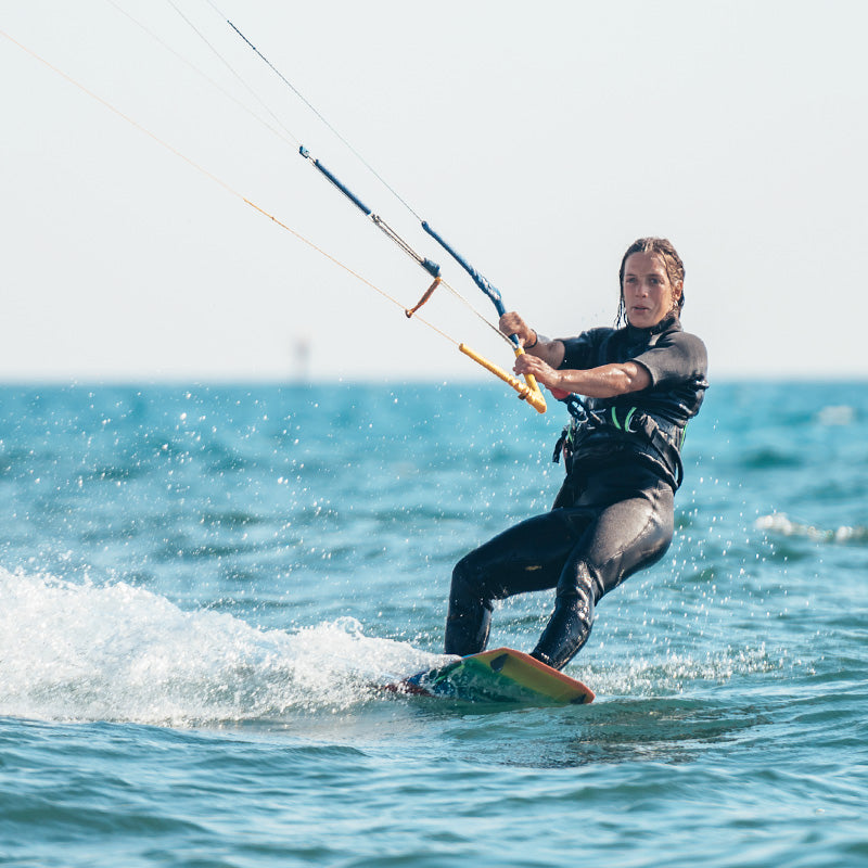 Female kitesurfer with RESTUBE buoy on the sea – for water safety and freedom.