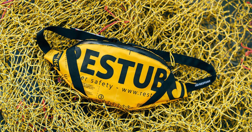 Bumbag by RESTUBE-X-Bracenet, Bauchtasche aus recycelten Restube Bojen 