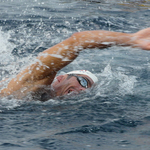 Olympischer Schwimmer Loic Branda beim Kraul schwimmen