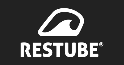 Restube Logo in weiß auf schwarzen Grund