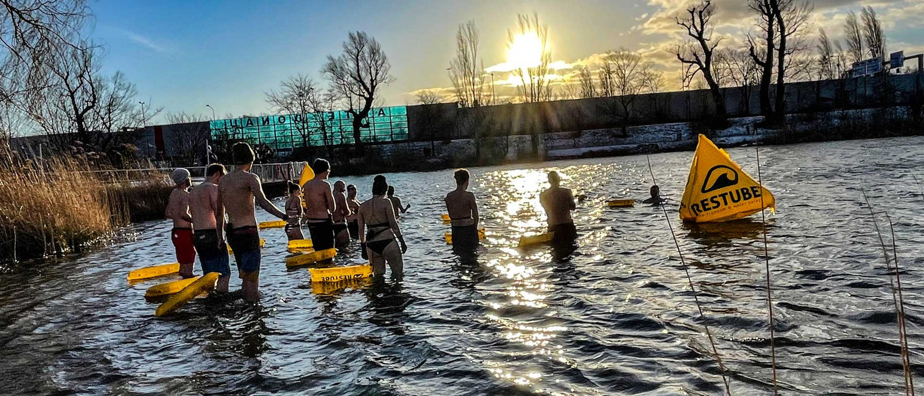 Ice swimming with Josef Köberl with Restube active