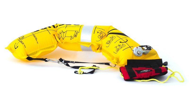 Aufgeblasene Restube Lifeguard mit Tasche